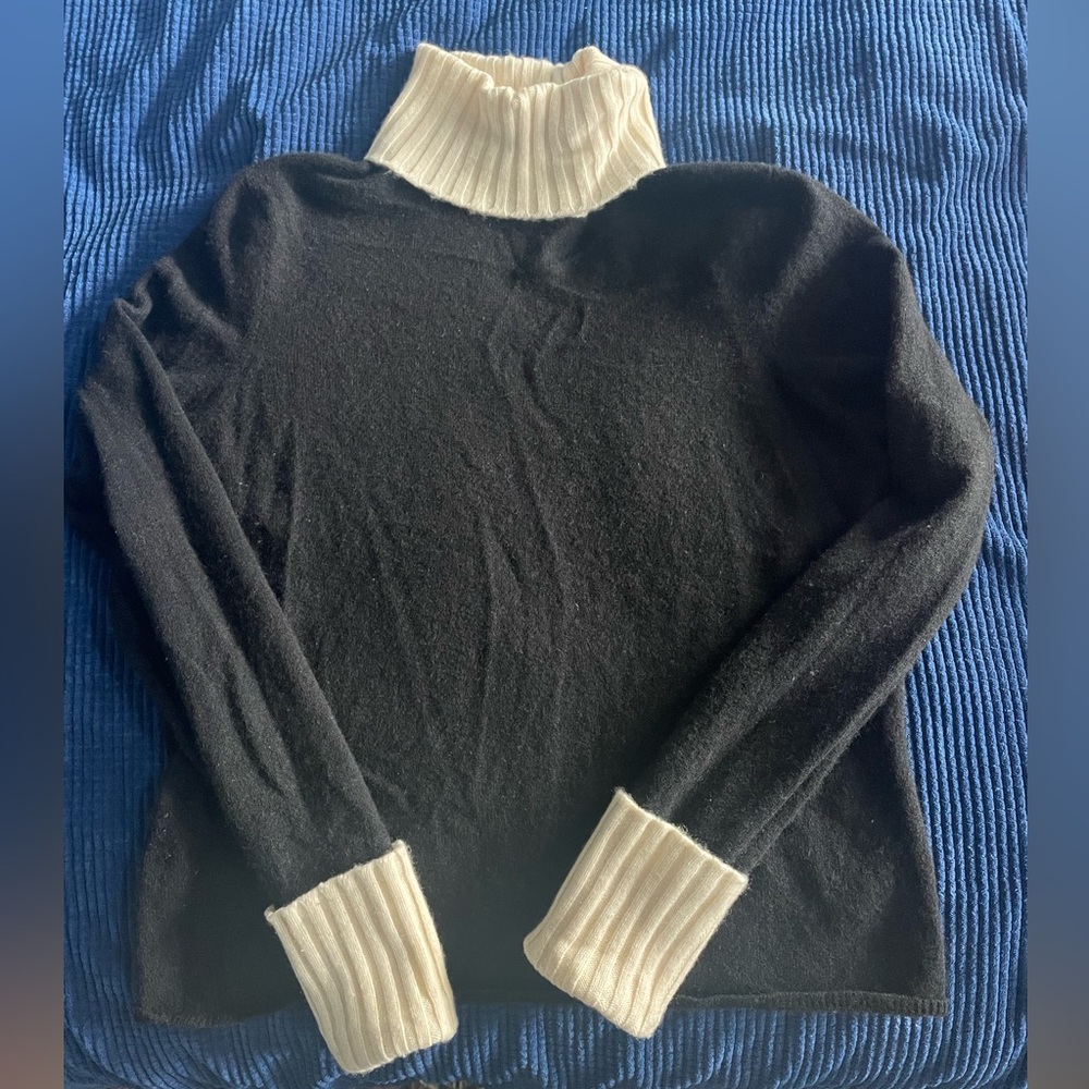 Magaschoni Black and White Cashmere Turtleneck Sweater